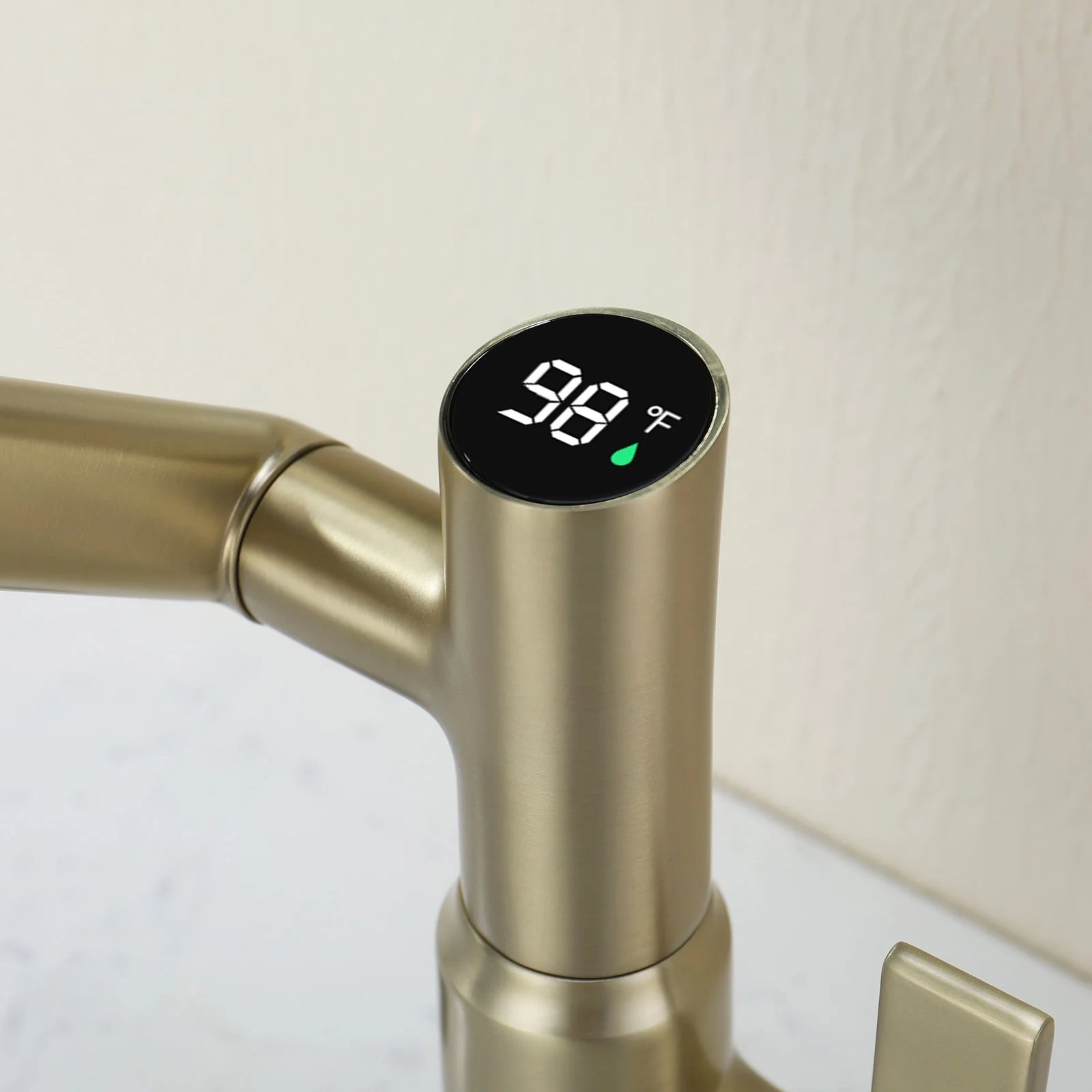 Single-Hole Rotating Faucet with Digital Temperature Display – Modern Design for Precise Water Control