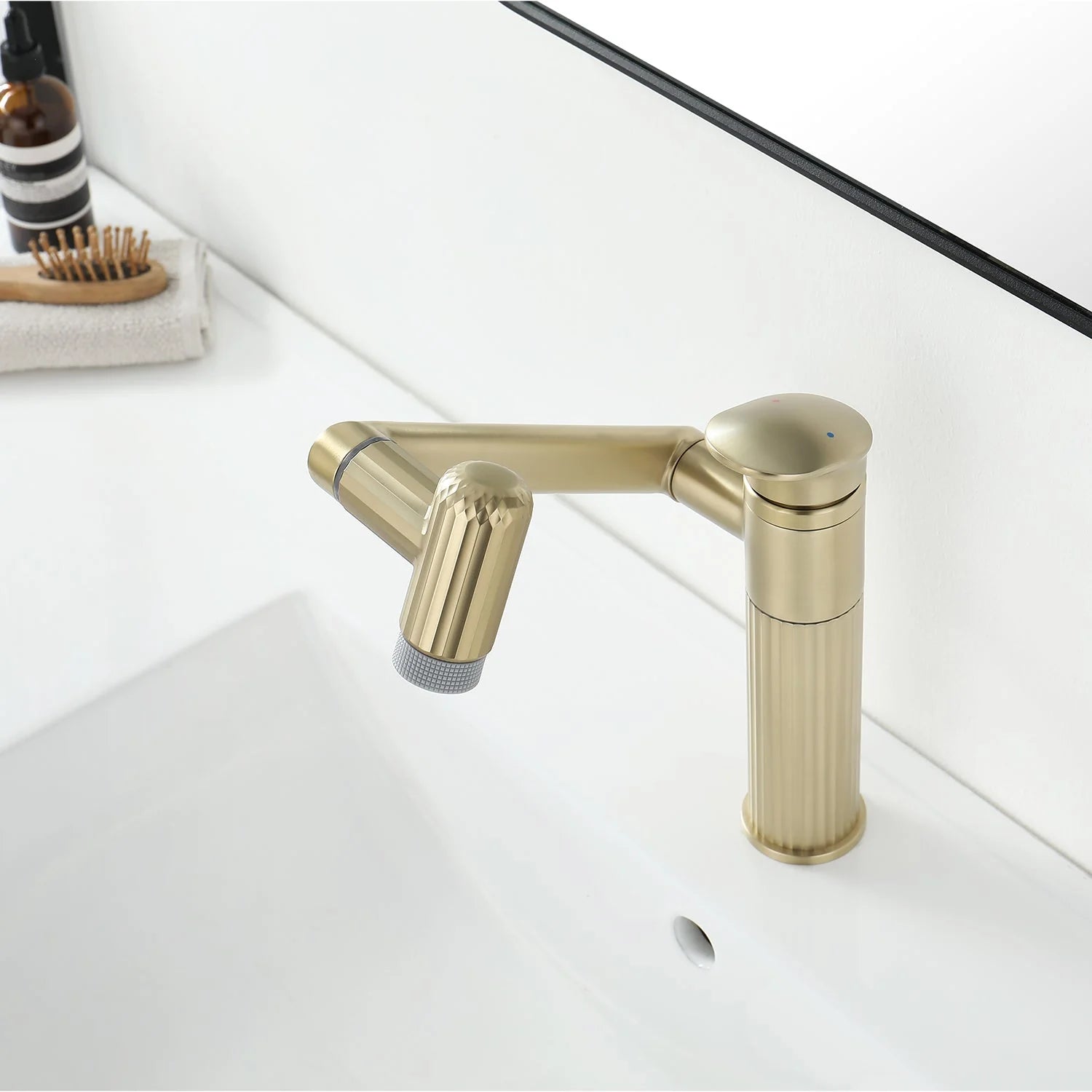 360° Rotatable Single-Hole Bathroom Faucet