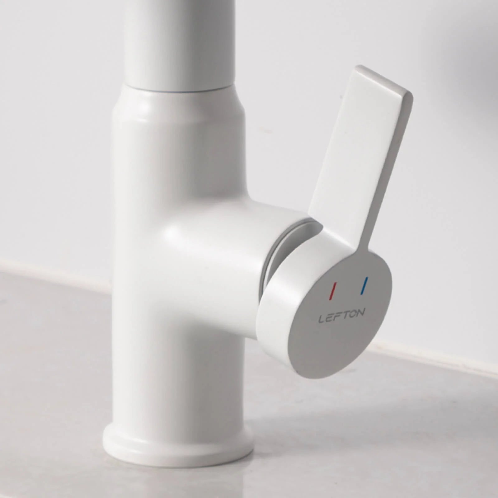 Single-Hole Rotating Faucet with Digital Temperature Display – Modern Design for Precise Water Control