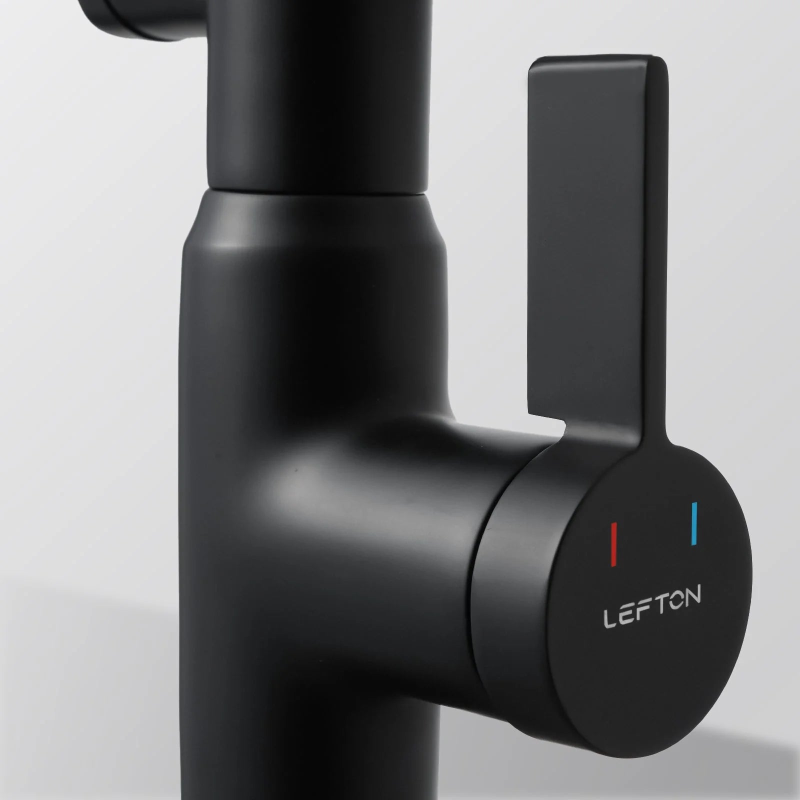 Single-Hole Rotating Faucet with Digital Temperature Display – Modern Design for Precise Water Control